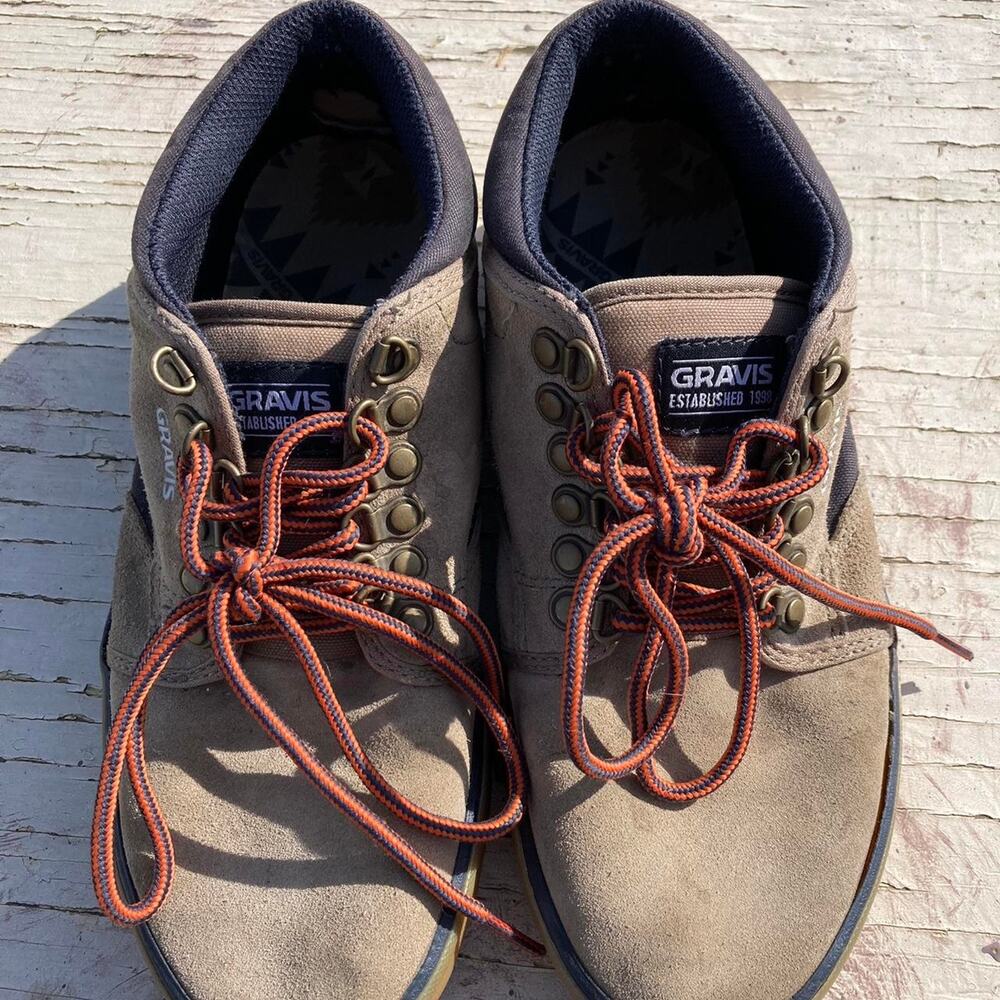 Gravis suede skate shoe